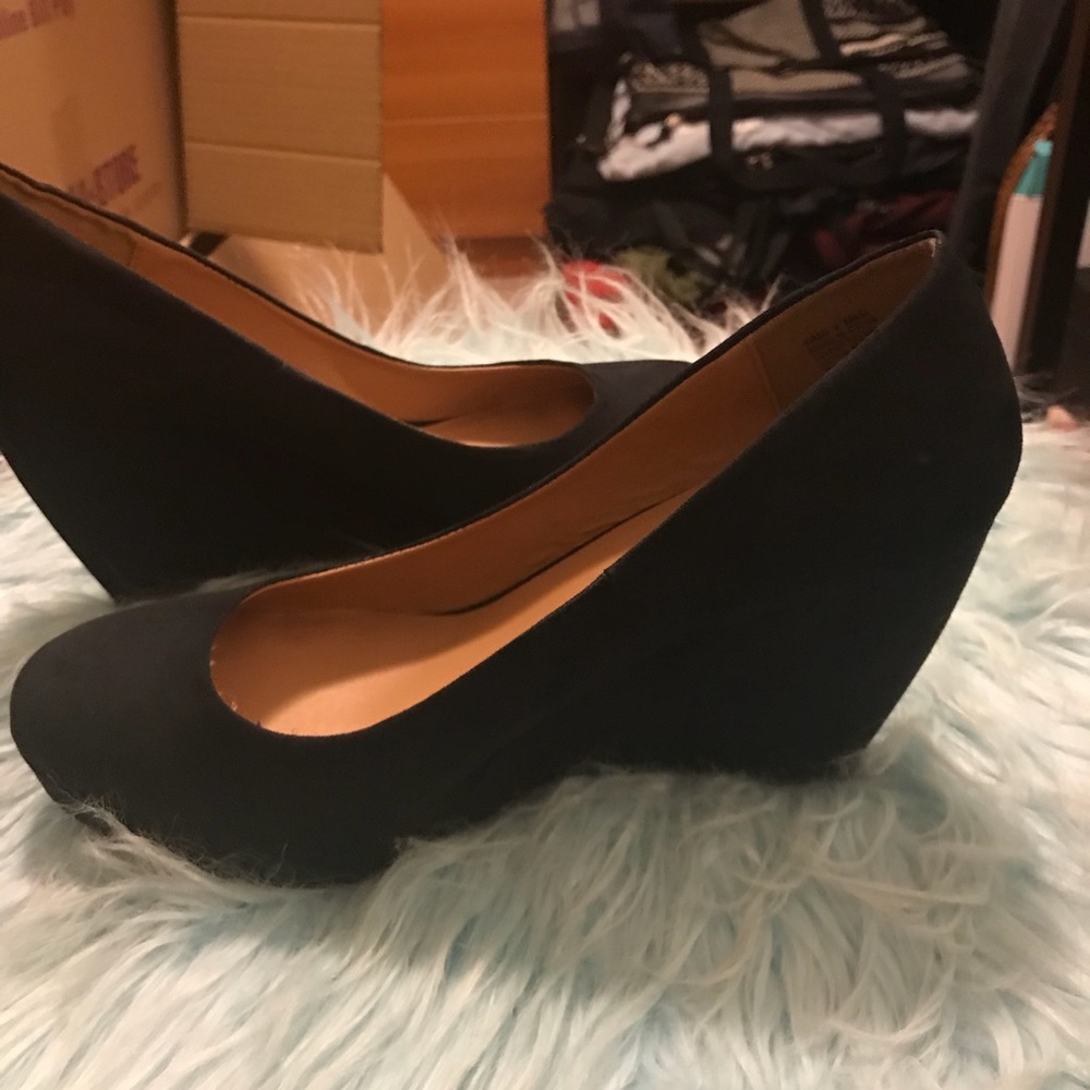 APT 9 Classic Black Wedge Heels